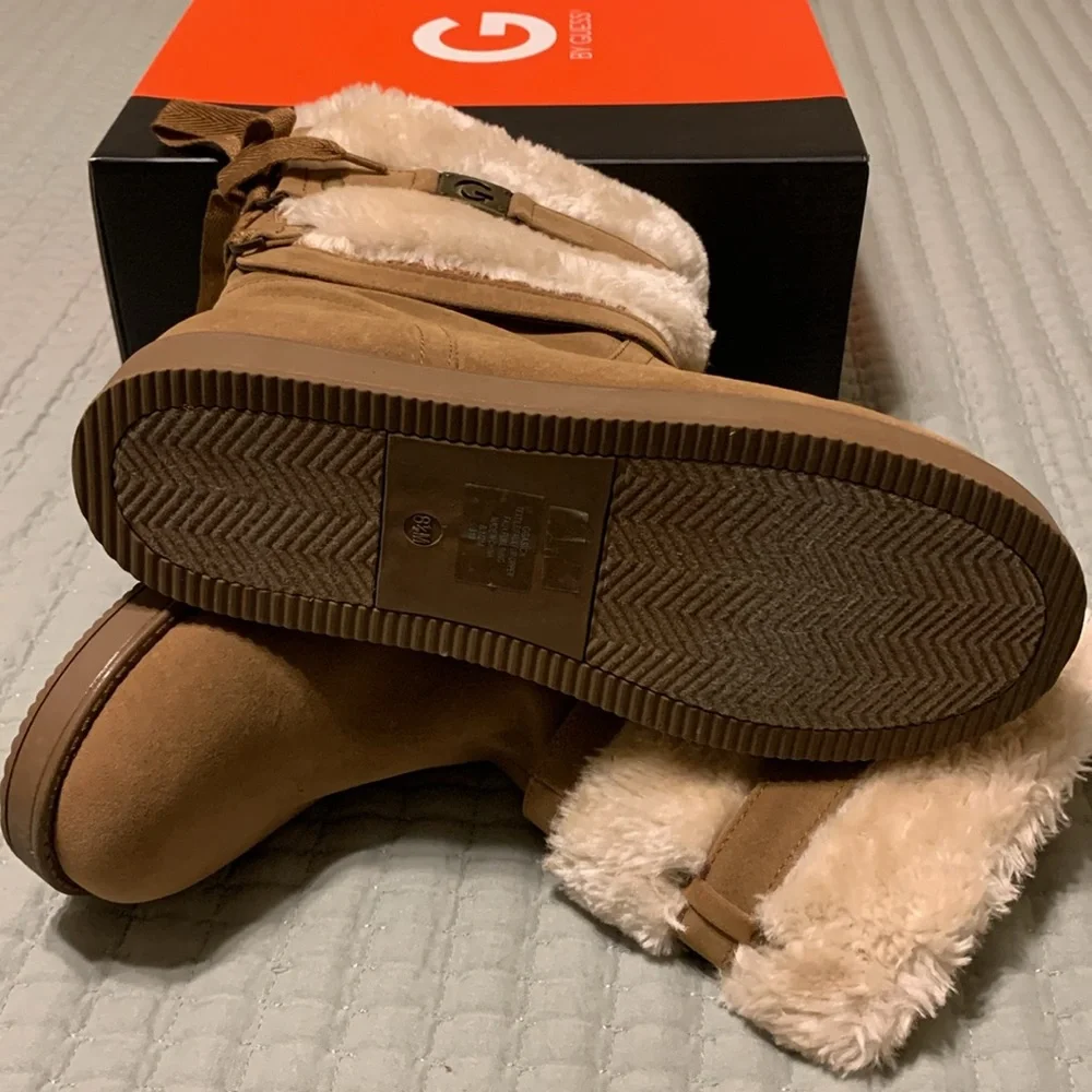 Guess Women’s Tan Boots W/Faux Fur Lining NEW Size 8.5 Tie-Up backs Super Cute